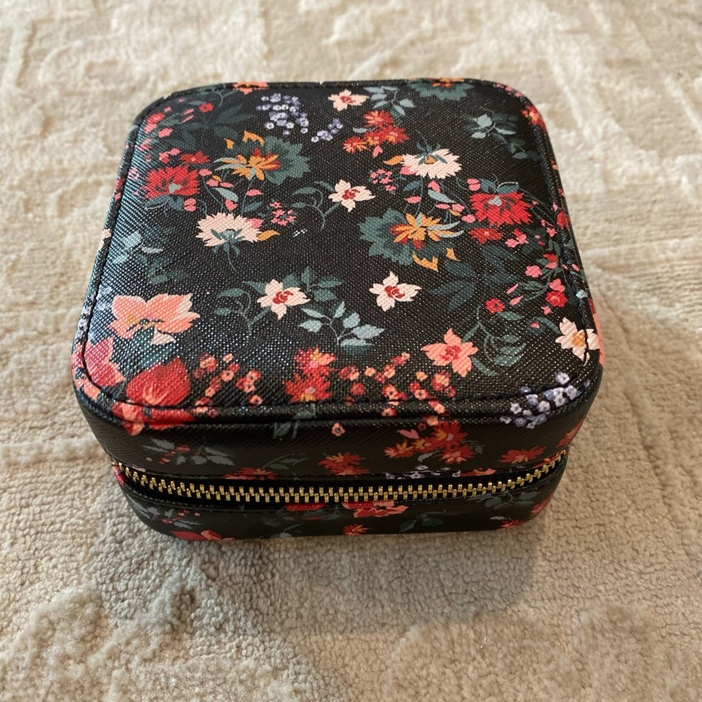 Loft Travel Jewelry Case Floral